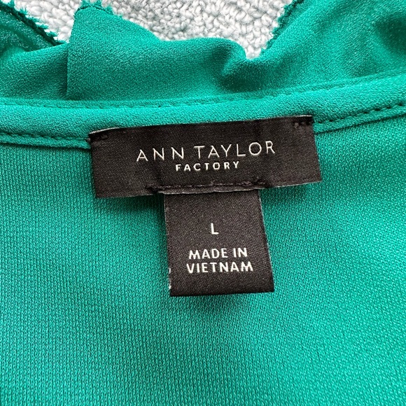Ann Taylor Factory teal sleeveless blouse, size Large - Picture 3 of 4